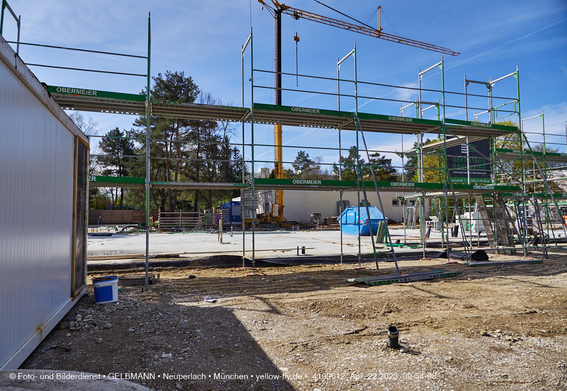 22.04.2023 - Luft- und Ebenenfotos vom Haus für Kinder in der Quiddestraße in Neuperlach
